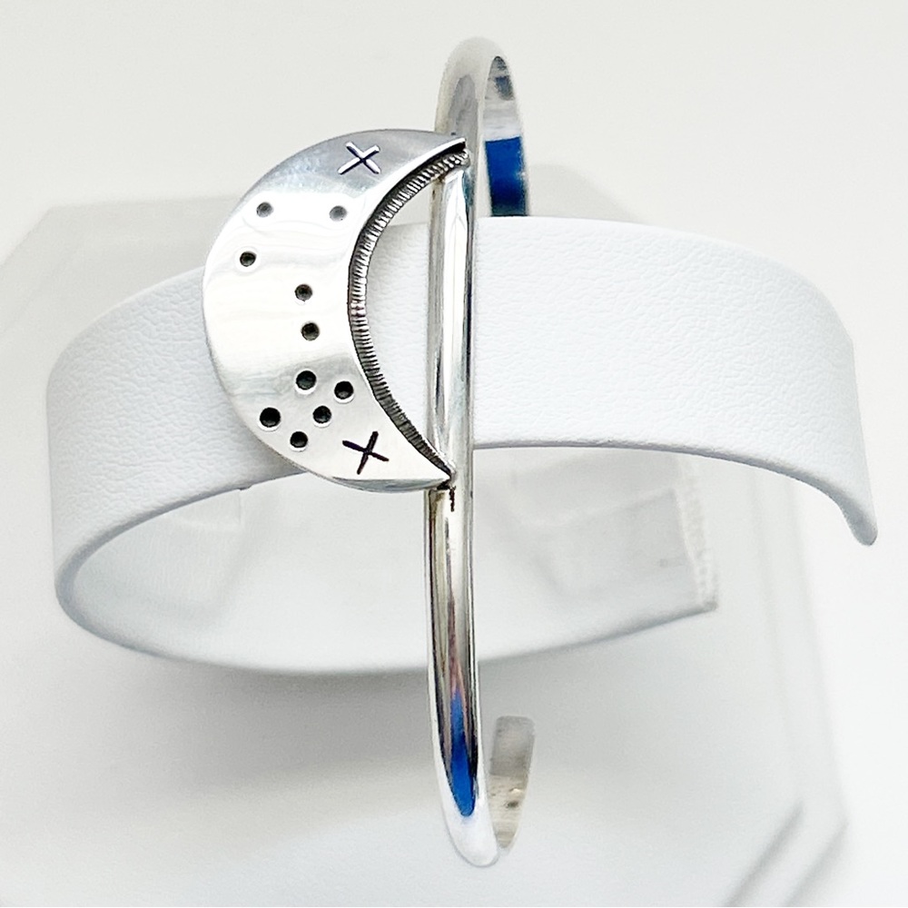 Signed Duane Tawahongva Hopi Sterling Silver Moon Stars Cuff Bracelet - Picture 8 of 12